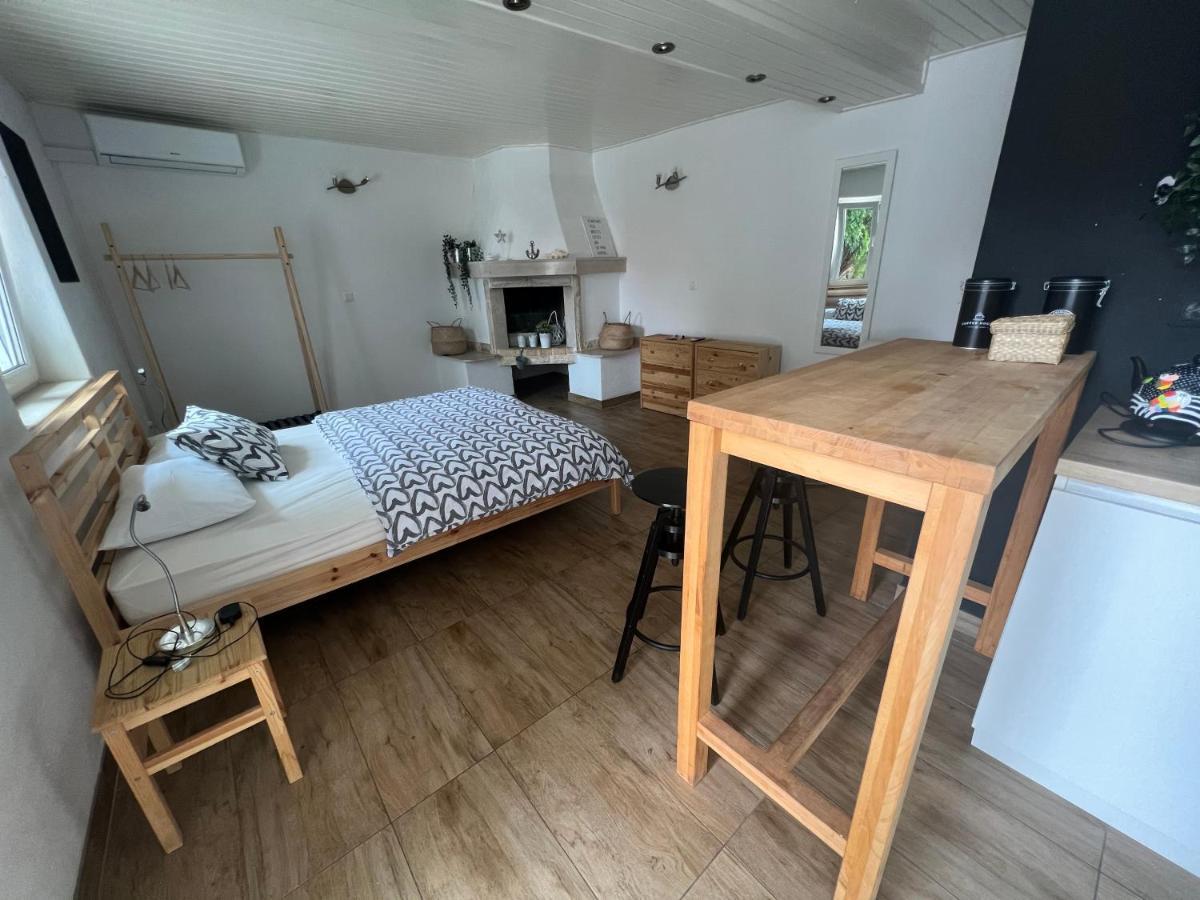 Guesthouse Dvoshko Хвар Екстериор снимка
